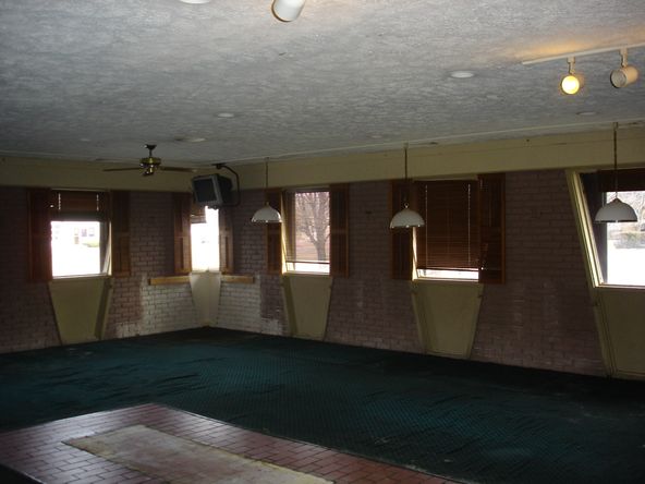 613 E Main St, Carbondale, IL 62901